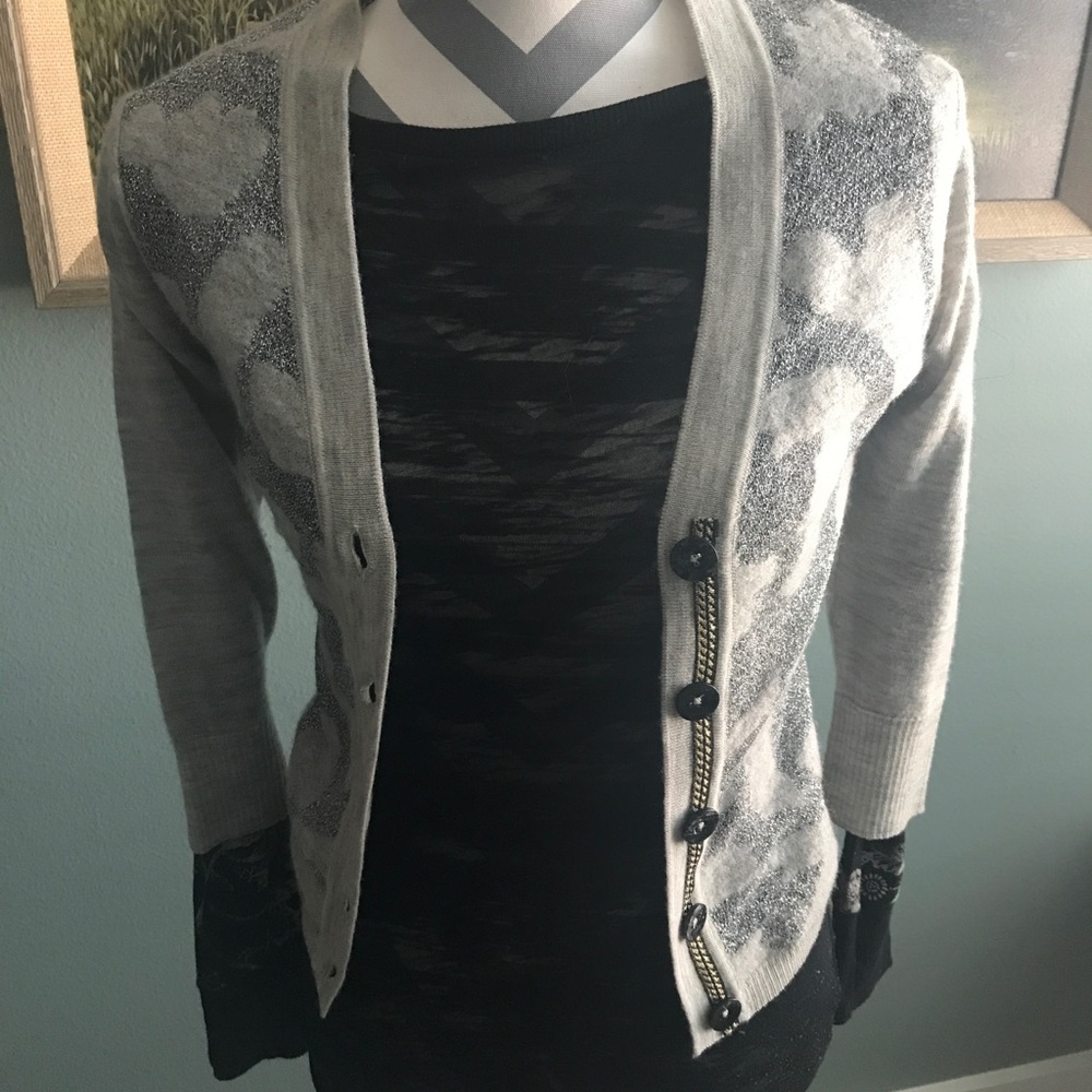 Super cute little layering piece.